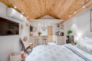 Historic Heights Rustic Urban Tiny Cabin - Houston - 4