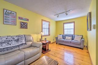 Lake House with Hot Tub and Fire Pit - 1 Mi to Marina! - Frogue - 6
