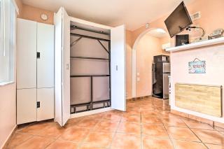 Walk to Beach Pet-Friendly Hollywood Oasis! - 3