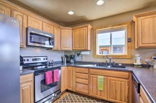 Whistling Woods Cabin Meadow Views and Gas Grill! - 1