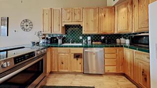 Summer Fun - SLOPESIDE 4BR 3BA with 3 Spas, Pool and Sauna - Perfect for Family and Friend Getaways All Year Round 1849 Condos 693 condo - Mammoth Lakes - 2