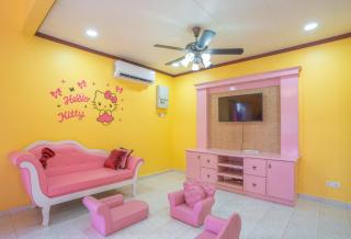 Kitty Wonderland Lot 2950 - 4