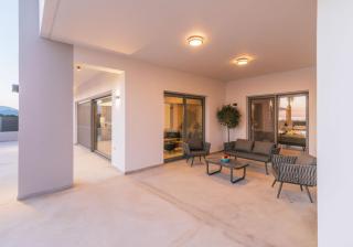 Grand Sea View Luxury Villa - 3