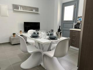 Thania's House ,4 minutes from the center of Hermoulis - 6