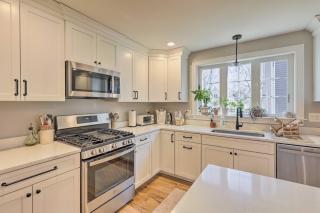 Cozy Merrimac Abode with Deck - 10 Mi to Beach! - 3