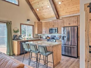 Luxury Retreat Custom Mi-Wuk Village Cabin! - Mi-Wuk Village - 3