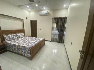 Brand new 3 bedrooms furnished, Upper floor - Lahore - 9
