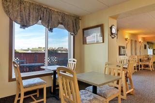 Super 8 by Wyndham Rapid City - 1