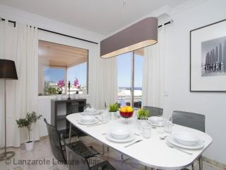 Villa Benedicte sea view, heated pool, bedroom A/C, WiFi, SKY, short walk to Puerto del Carmen - 8