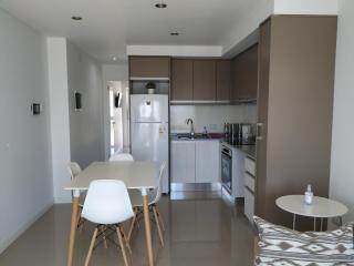 Hermoso DOS ambientes con espacioso balcón y vistas Zona La Perla - 5