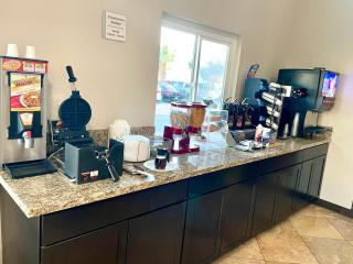 Econo Lodge Inn & Suites Corning - Corning - 3