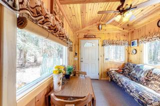 Cozy Cabin - 6