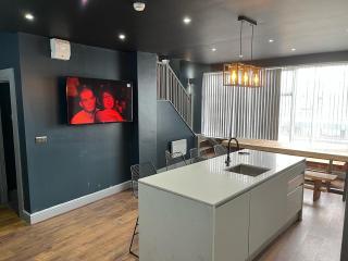 Swan Street Townhouse Hot Tub & Roof Terrace - 5