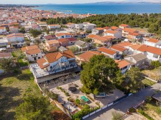 Apartments Villa Agape Vir - Vir - 2