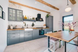 BELAKAPA Authentic House with Naturalistic Garden & Free Parking - 7