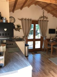 Cosy dog friendly lodge with an outdoor bath on the Isle of Wight - 4