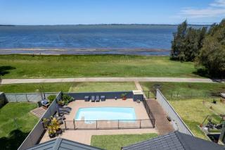 The Lake House - Luxury home with Pool - Berkeley Vale - 8