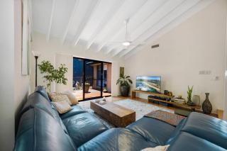 The Lake House - Luxury home with Pool - Berkeley Vale - 1