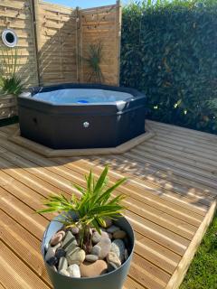 Tiny et Jacuzzi Charente Maritime - Plassay - 8
