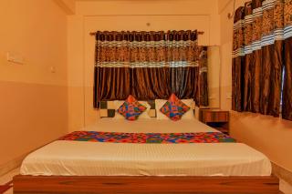 FabHotel Yatika Residency - 8