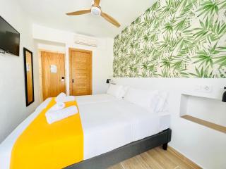 Nanit Rooms Ibiza Hostal - Santa Eularia des Riu - 1