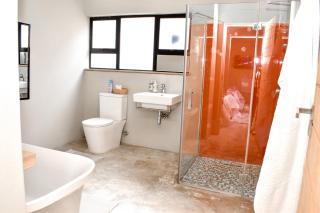 Amabwe Guesthouse - Grahamstown - 3
