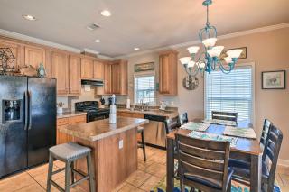 Crystal Beach Coastal Home - Walk to Shore! - 5