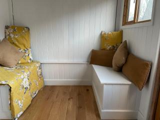 Ty Olwyn Bach, Coity Bach - 4