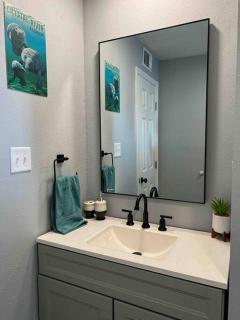 House of Manatees-Entire house with yard, fire pit, dog friendly - 1