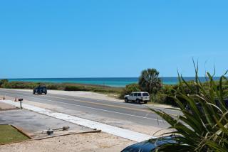 Modern Beach Bungalow - 6