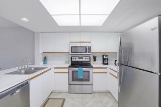 Oceangoing condo with pool and steps to beach and food - 8