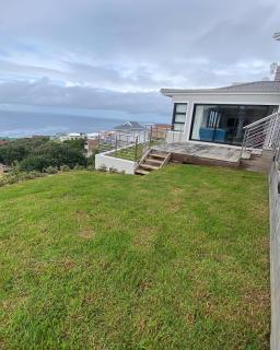 Nearby Herolds Bay Self-Catering Guest House - Heroldsbaai - 4