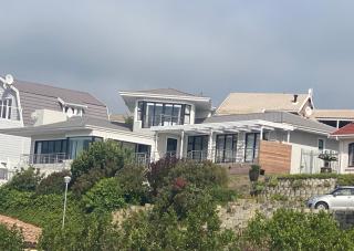 Nearby Herolds Bay Self-Catering Guest House - Heroldsbaai - 5