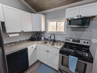Summerlee Suite - Beautiful Remodeled Farmhouse - 6