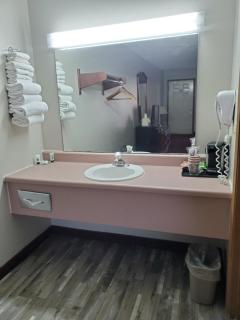 Twelve Oaks Inn - 7