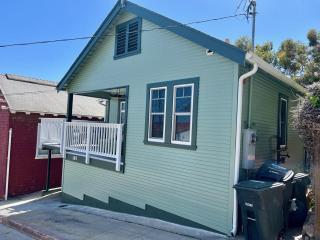 Catalina Three Bedroom Home With Hot Tub And Golf Cart - 4