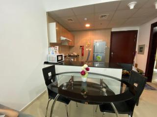 Lovely 1-bedroom Apartment with free Parking on premises - Ajman - 4