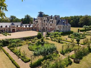 GITE LOFT DE 15 PERSONNES AU CHATEAU DE JALLANGES VOUVRAY - Vernou-sur-Brenne - 3