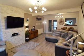 Mikes at Menai - Stylish & Spacious 3 bed house in Menai Bridge. - Menai Bridge - 0