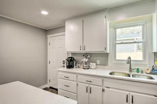 Cozy House with Private Yard, Close to Downtown - 2