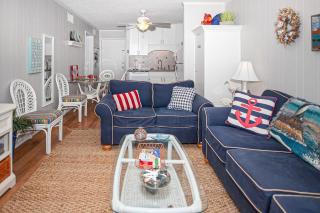 Beautifully Remodeled, Oceanfront, 3rd-Floor Condo with Balcony & Shared Pools - 6