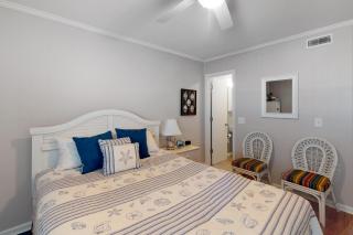 Beautifully Remodeled, Oceanfront, 3rd-Floor Condo with Balcony & Shared Pools - 1