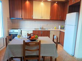 Lourantos Bayside Apartments - 4