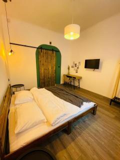 Downtown Luxury Apartment - Romana Plaza - 4