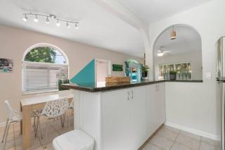 Beach Retreat, 1 block from downtown, near beach and Shops with private patio - Hollywood - 6