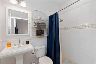 Beach Retreat, 1 block from downtown, near beach and Shops with private patio - Hollywood - 3