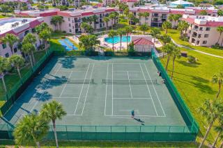 Dog-friendly condo with private beach, pools, hot tub, tennis & gym - St. Augustine - 4