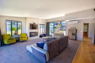 Ultimate Heights Queenstown Jaw-dropping views and Hot Tub - 4