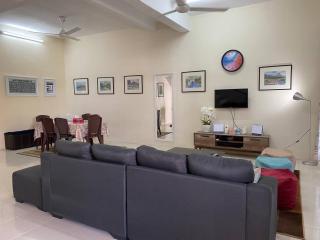Spacious cozy Lakeville homestay 4 bedrooms all with AirCond - Seri Iskandar - 7