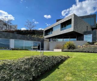 Tres Prismas Exclusive - Sarria - 0